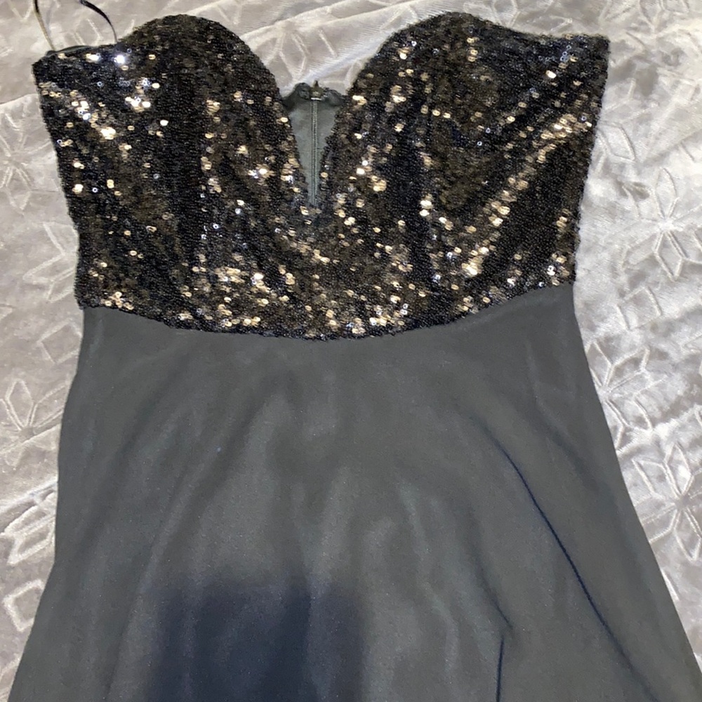 DEEP V-Neck Strapless Dress 😍😍